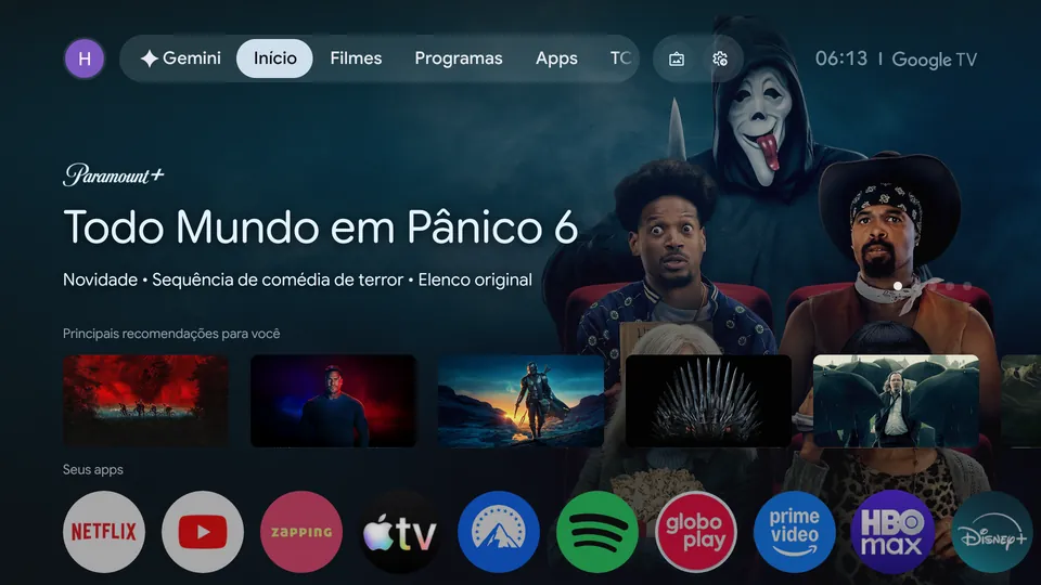 Antes: tela inicial de fábrica da Google TV com um banner de propaganda de filme e recomendações